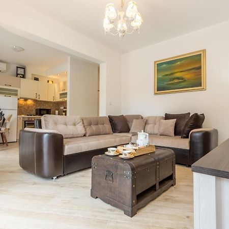 Villa Capitis In The Center- Luxury Apartment With Swimming Pool 赫瓦尔 外观 照片
