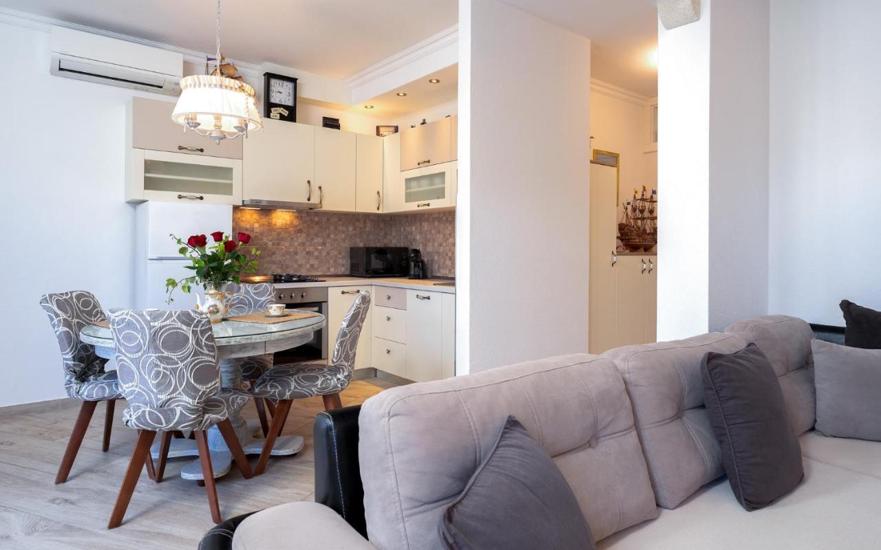 Villa Capitis In The Center- Luxury Apartment With Swimming Pool 赫瓦尔 外观 照片