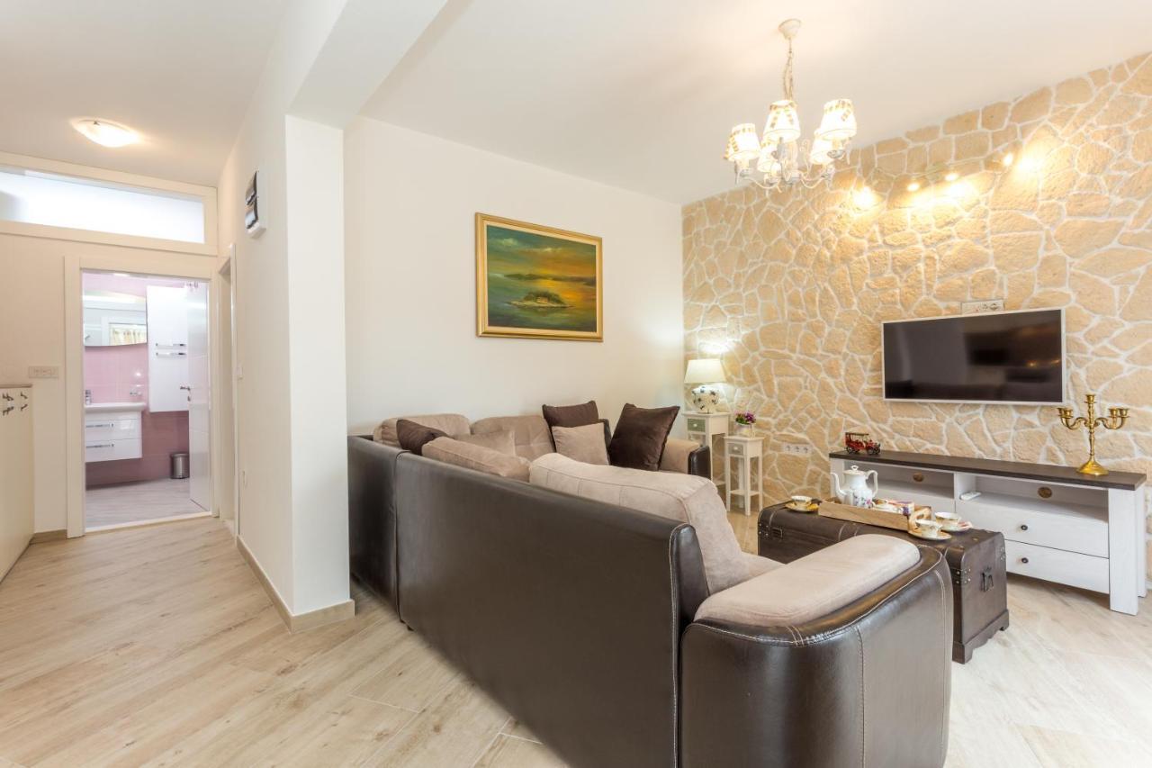 Villa Capitis In The Center- Luxury Apartment With Swimming Pool 赫瓦尔 外观 照片