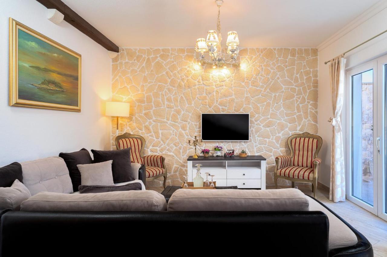 Villa Capitis In The Center- Luxury Apartment With Swimming Pool 赫瓦尔 外观 照片