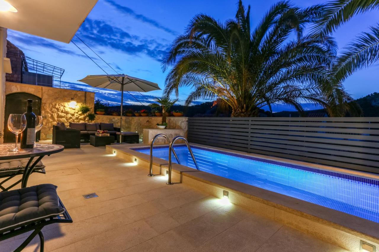 Villa Capitis In The Center- Luxury Apartment With Swimming Pool 赫瓦尔 外观 照片