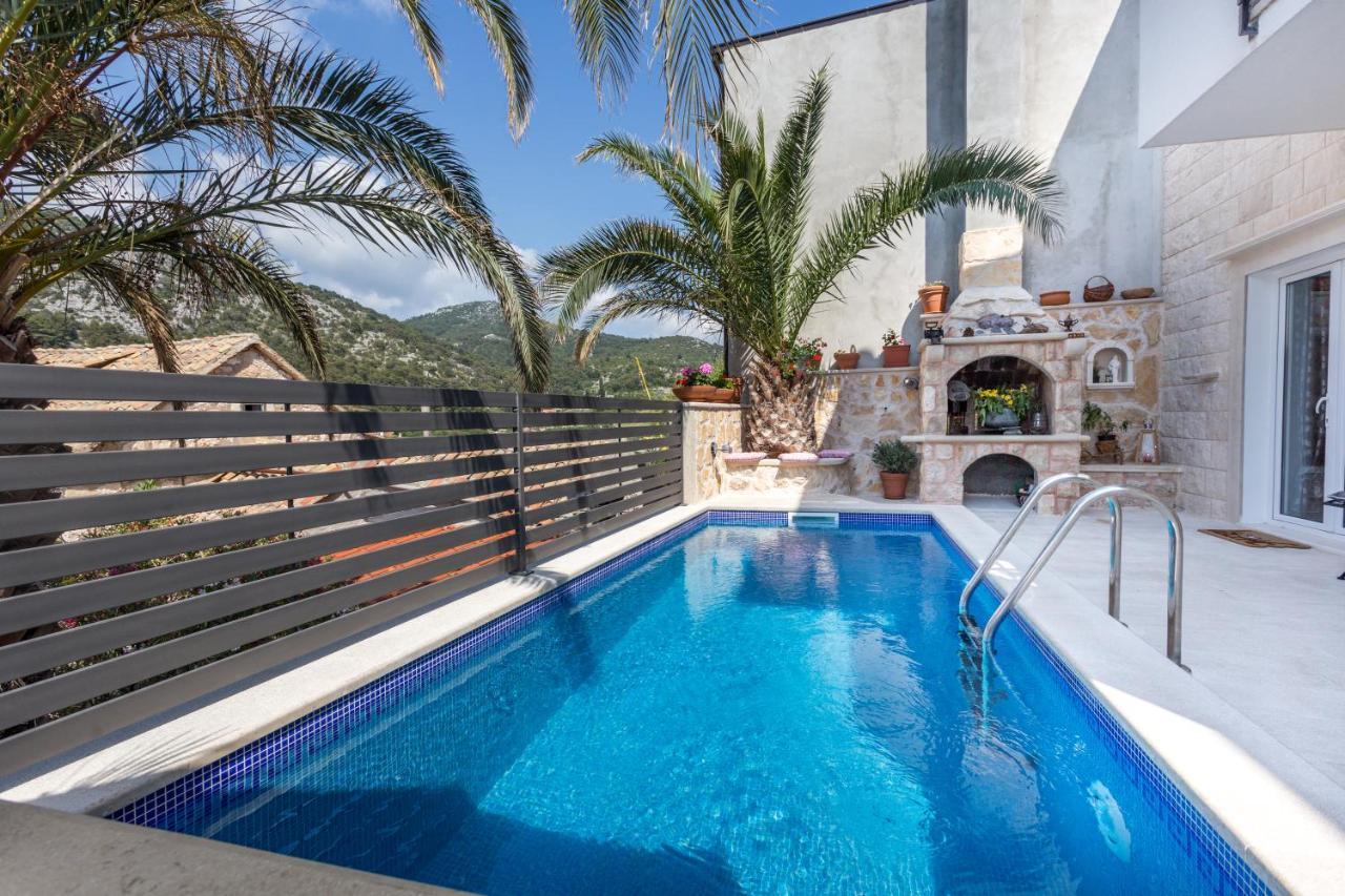 Villa Capitis In The Center- Luxury Apartment With Swimming Pool 赫瓦尔 外观 照片