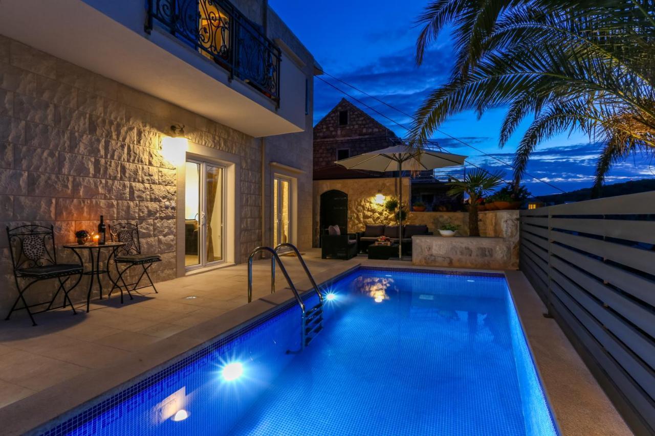Villa Capitis In The Center- Luxury Apartment With Swimming Pool 赫瓦尔 外观 照片