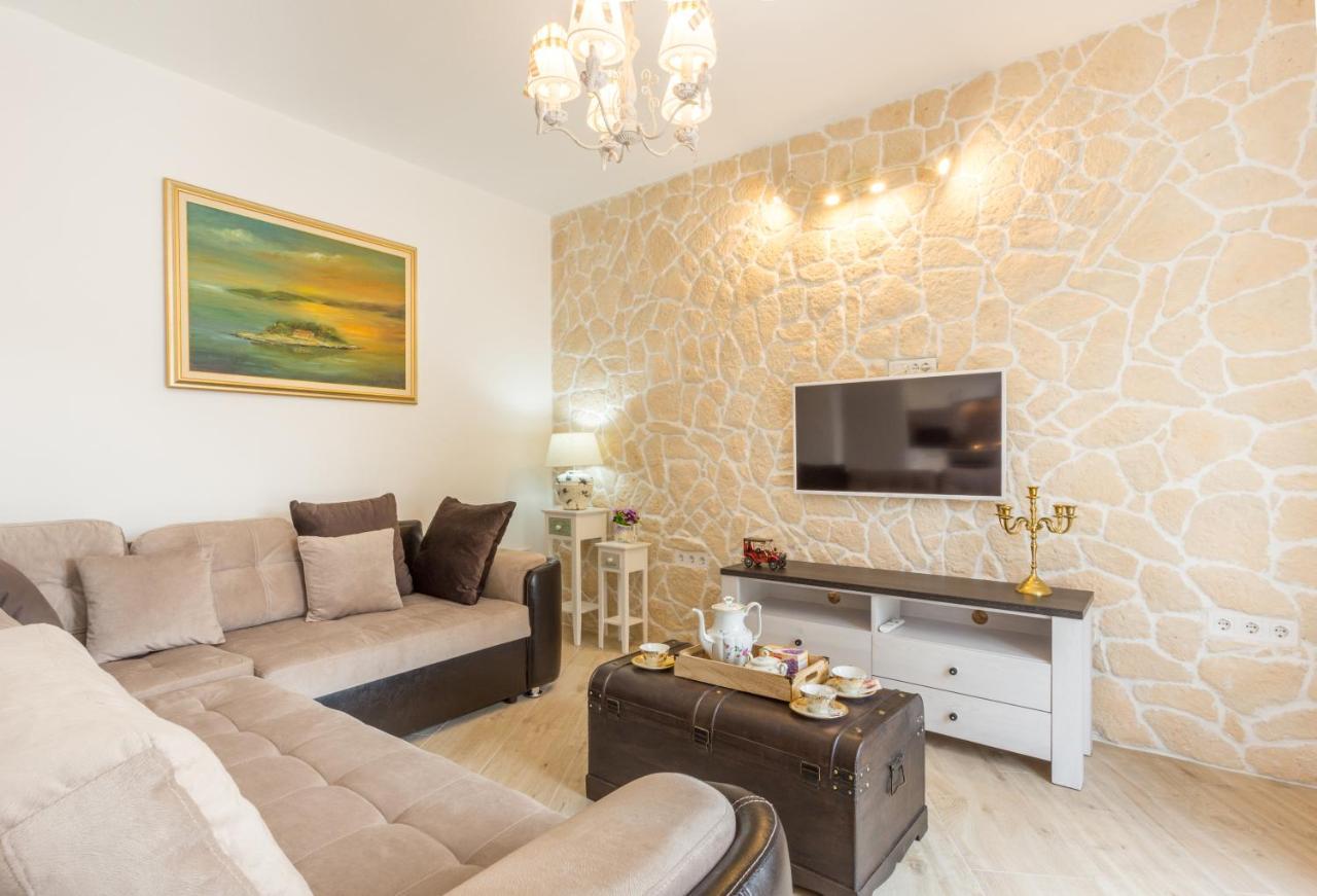 Villa Capitis In The Center- Luxury Apartment With Swimming Pool 赫瓦尔 外观 照片